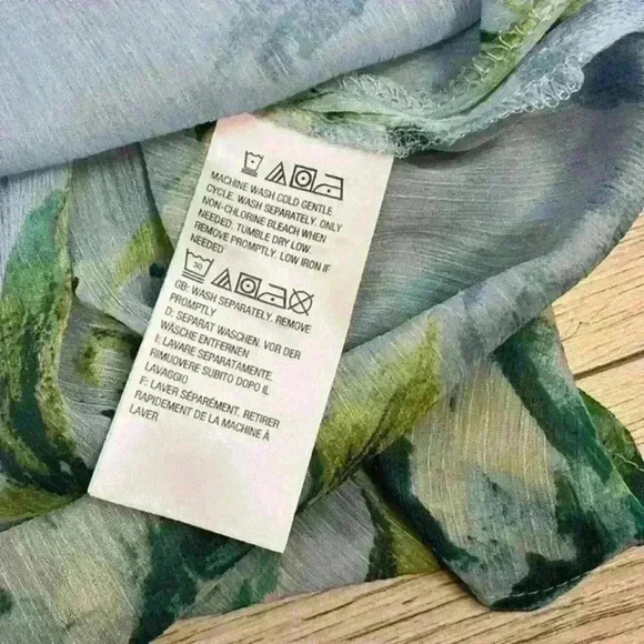 Susan Graver Blue Floral Lightweight Blouse Size Small - Picture 6 of 8